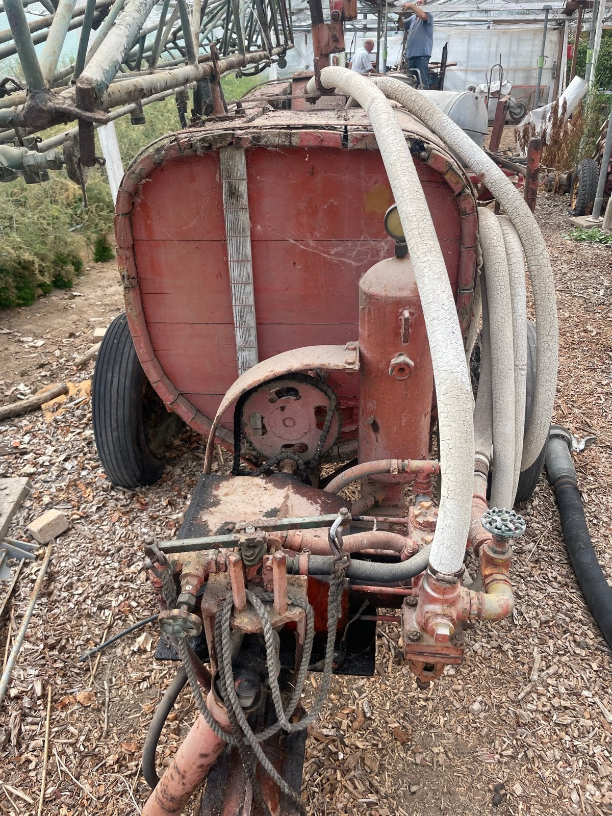 Oude spuitkar met houten tank, Ophalen, Gebruikt, Onkruidbestrijding