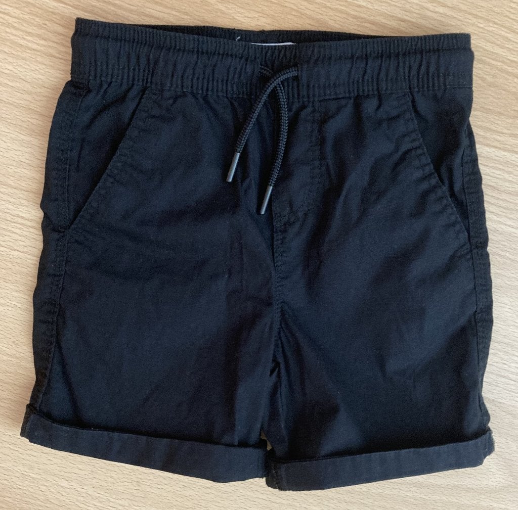 Zwarte korte broek met vaste omslag mt 128, Kinderen en Baby's, Kinderkleding | Maat 128, Broek, Ophalen of Verzenden, Zo goed als nieuw