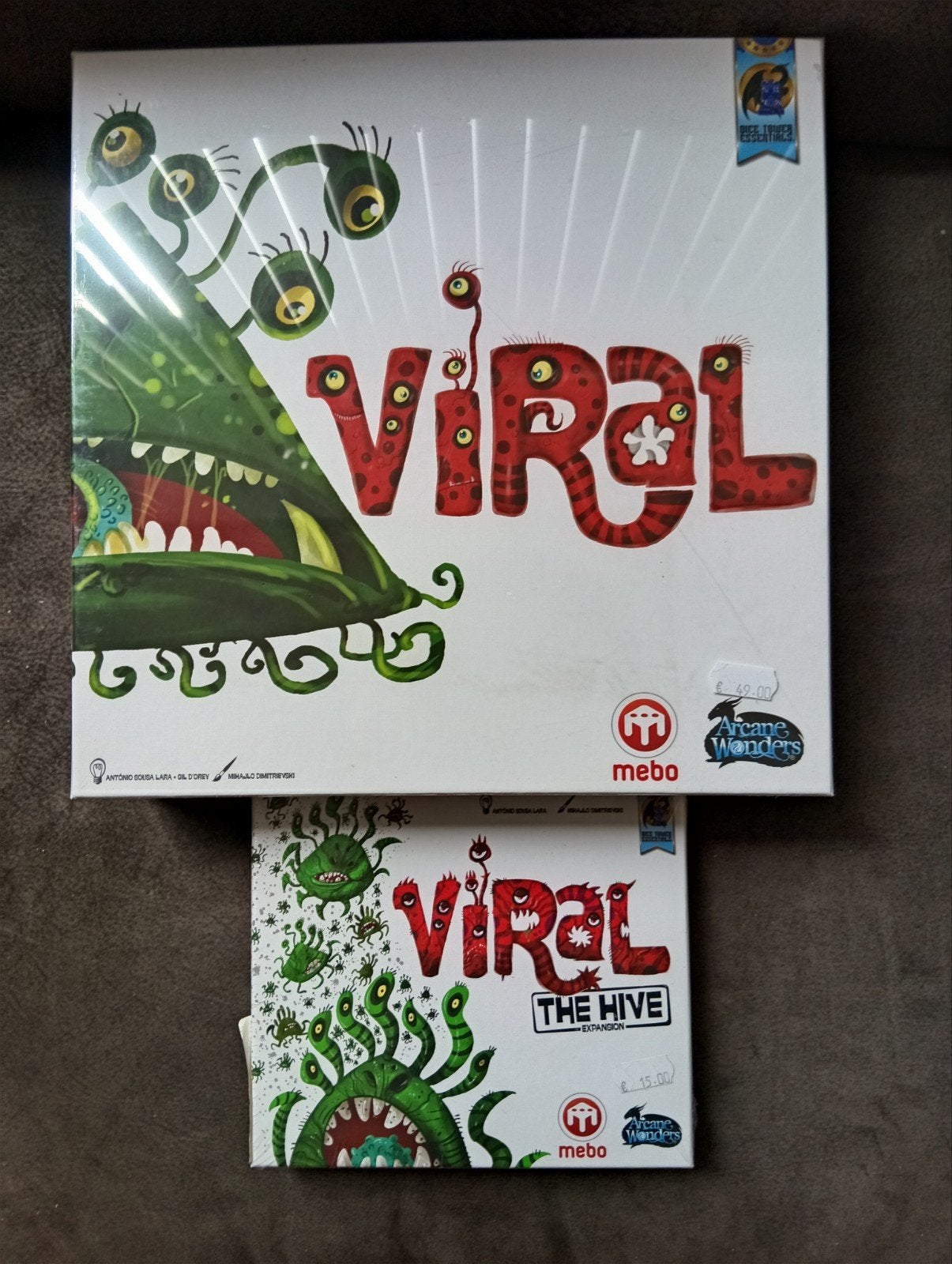 Viral bordspel + The Hive uitbreiding - Nieuw in seal, Ophalen of Verzenden, Nieuw, Mebo / Arcane Wonders