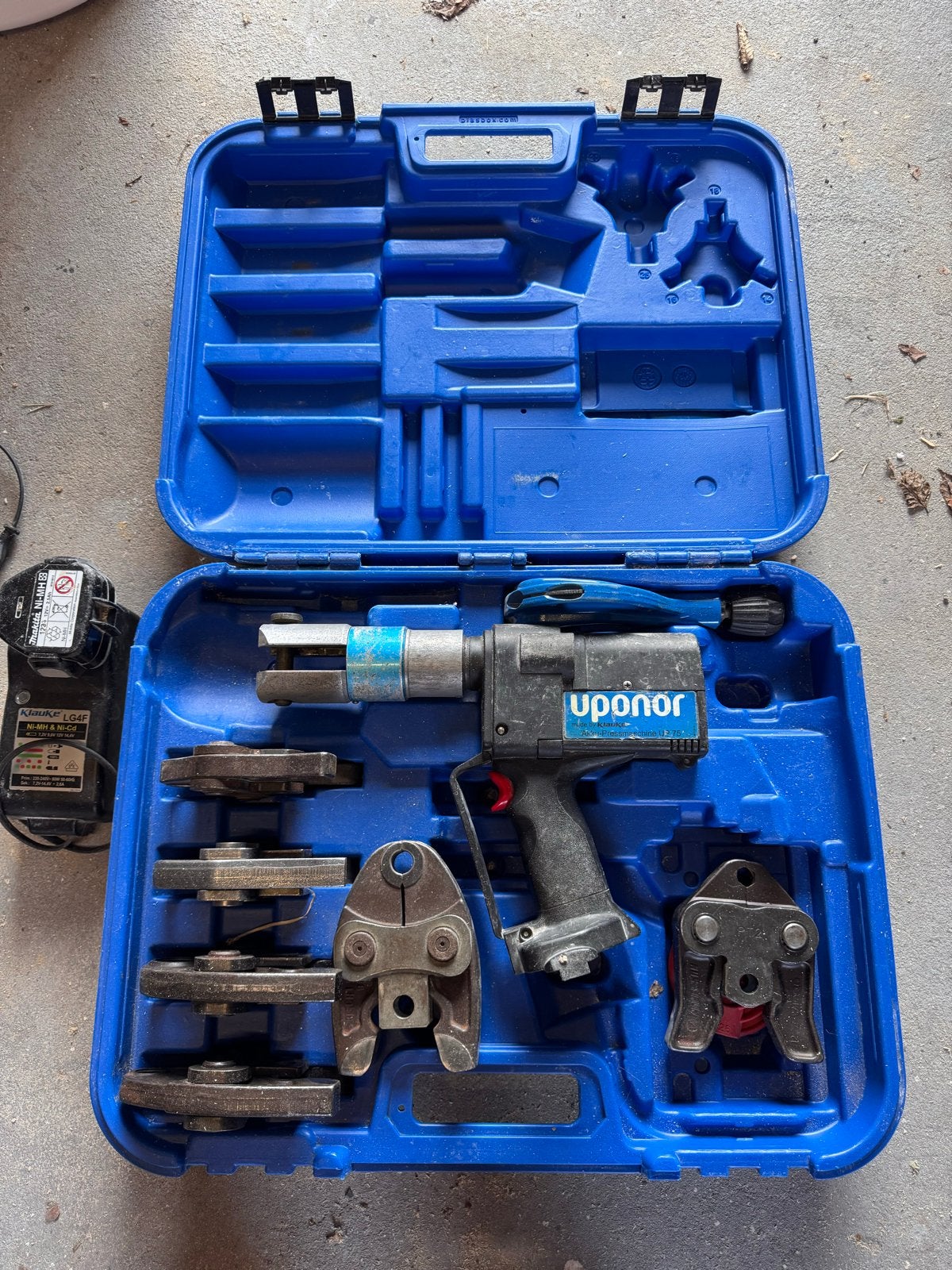 Uponor UP75 persmachine met diverse bekken, Ophalen, Gebruikt