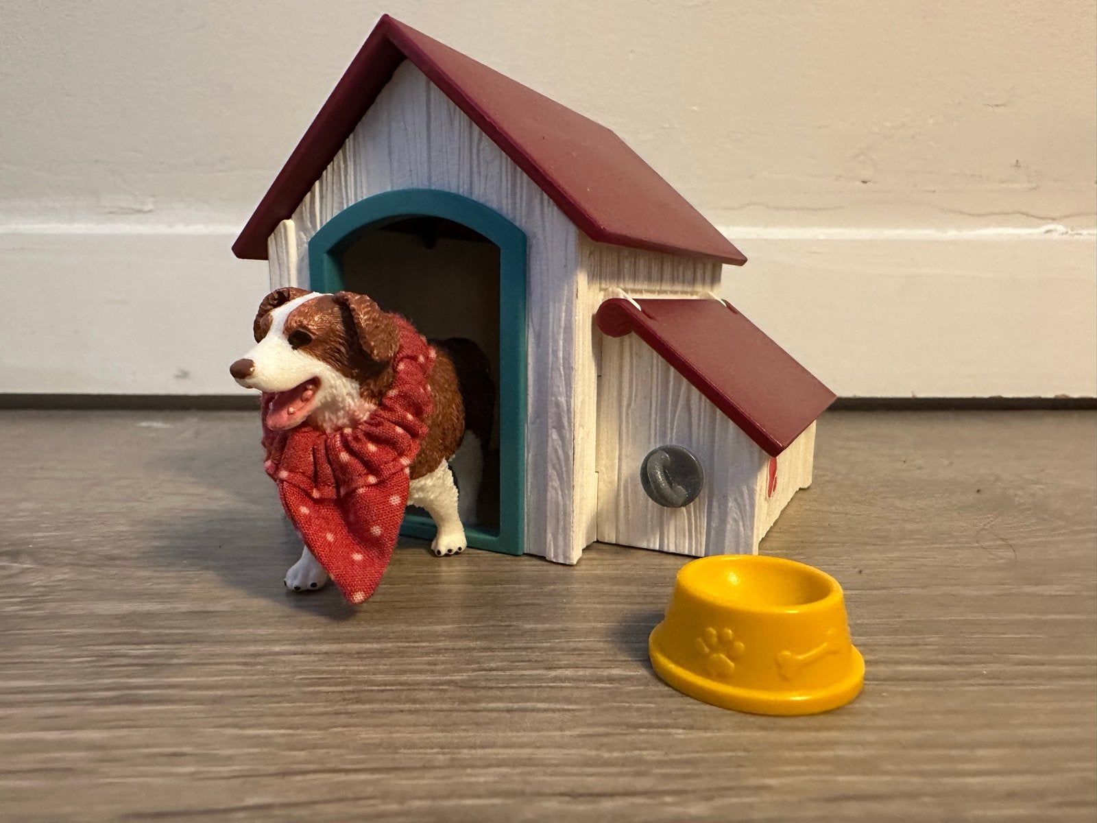 Schleich hondenhok met een hond en een voerbakje, Ophalen, Zo goed als nieuw