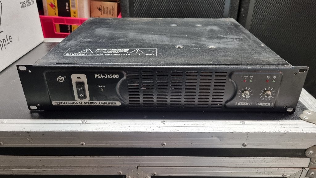 SHOW PSA-31500 2x750 watt 1 kanaal stuk., Gebruikt, Speakerset, Ophalen, 150 watt of meer