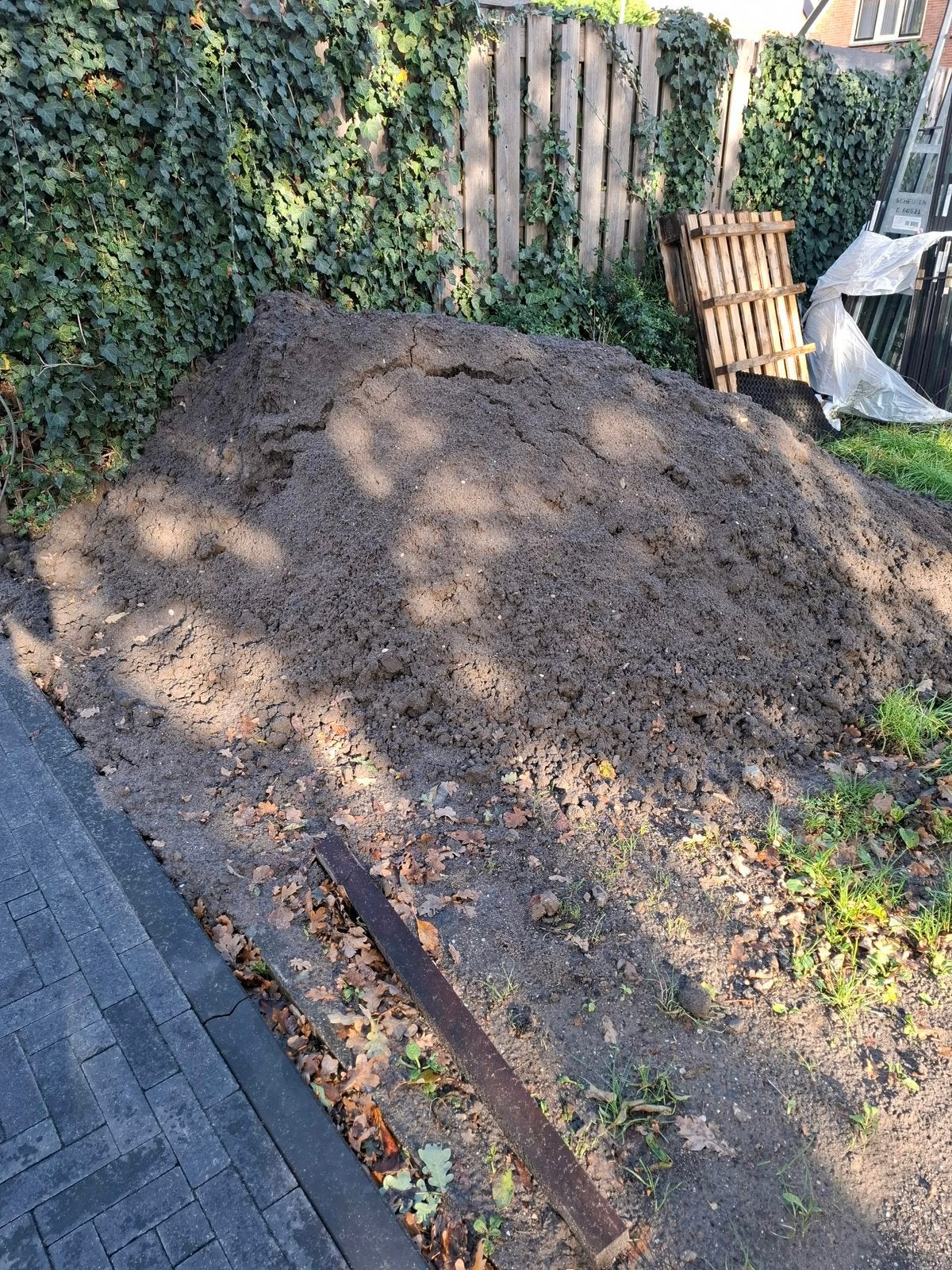 TEELAARDE CIRCA 2 M3 GRATIS AF TE HALEN !, Tuin en Terras, Ophalen, Tuinaarde