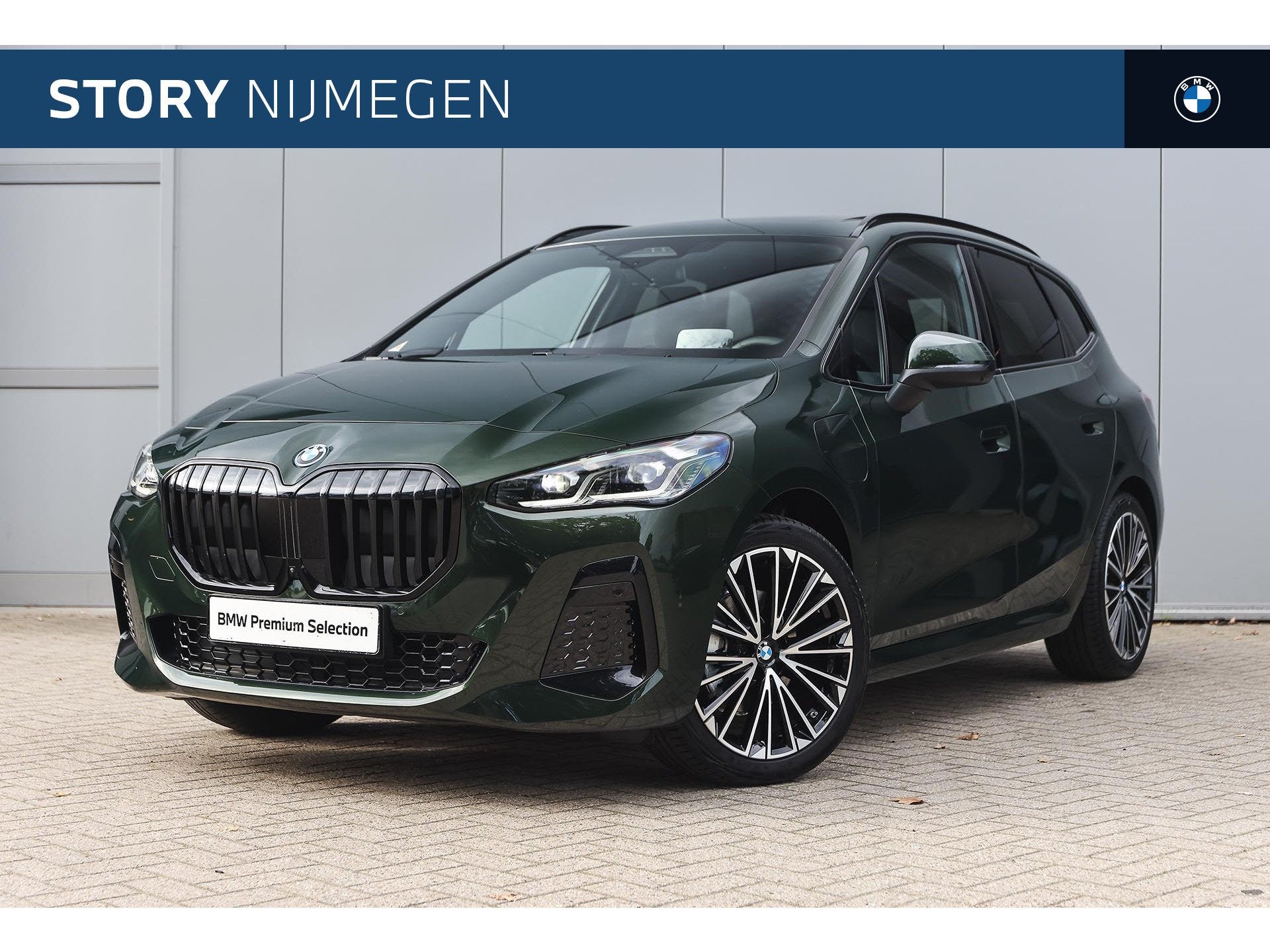 BMW 2 Serie Active Tourer 225e xDrive M Sport Automaat / Tre, Auto's, Dealer onderhouden, 1800 kg, Gebruikt, Bedrijf