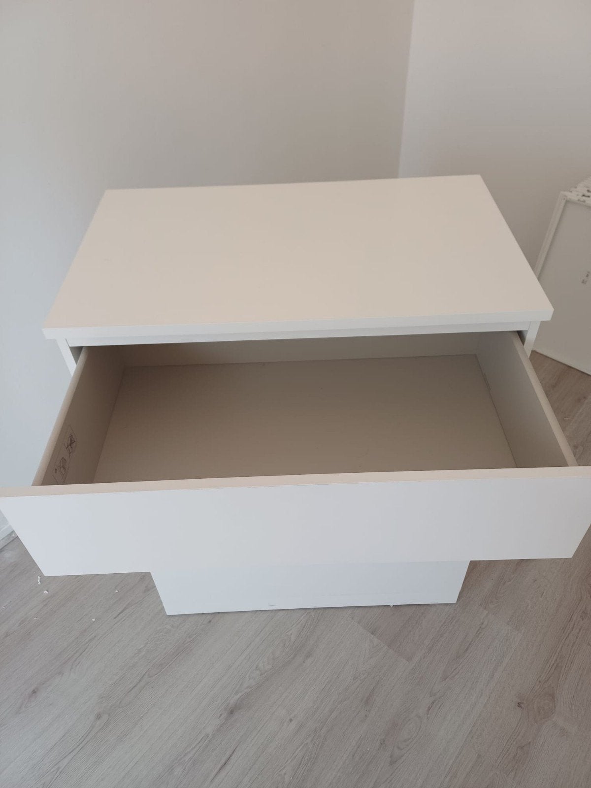 Foto 5 van Witte ladekast met 4 laden - Zo goed als nieuw