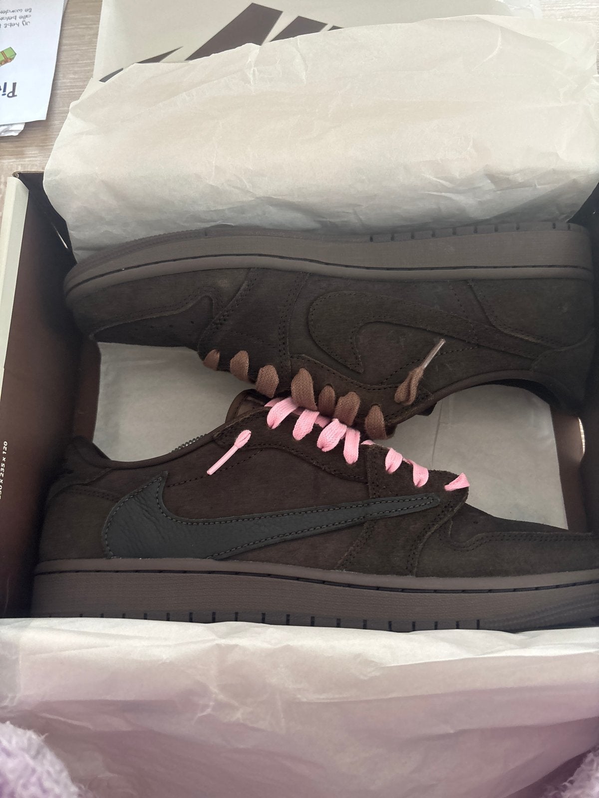 Travis Scott x Air Jordan 1 Low OG 'Velvet Brown', Kleding | Heren, Ophalen of Verzenden, Nieuw, Bruin, Sneakers of Gympen