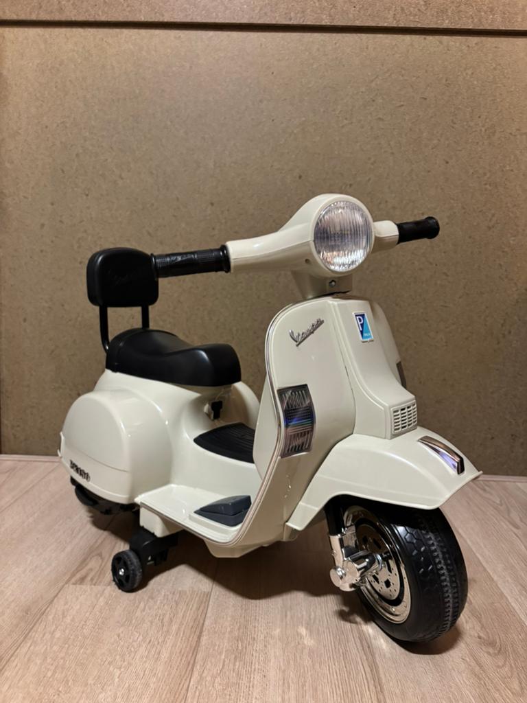 Vespa kinderscooter - crème-wit, Ophalen, Zo goed als nieuw