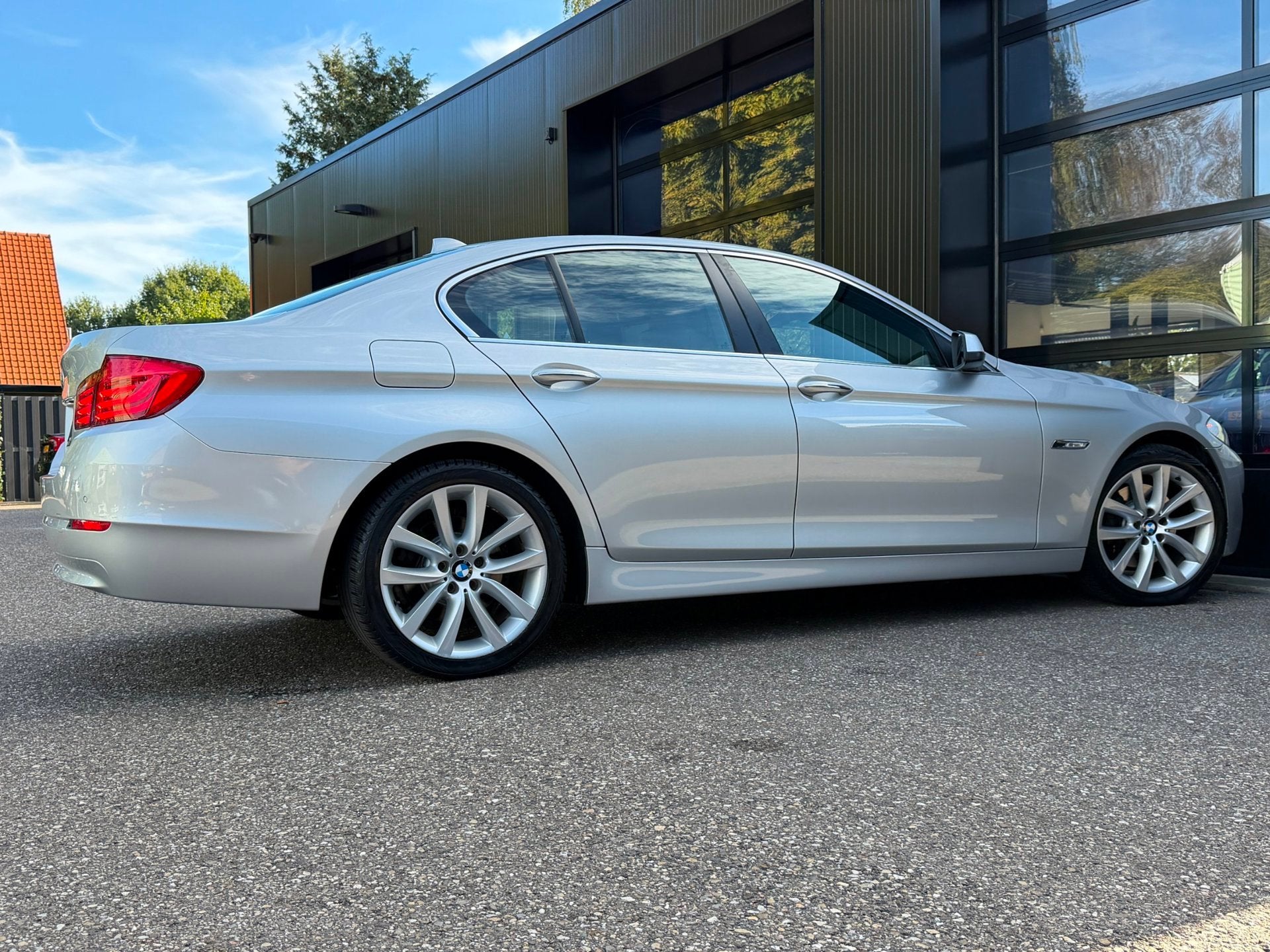 BMW 5-serie 528i Individual Navi Leder Stoel Verw/Koel, Automaat, Euro 5, Gebruikt, 2000 kg