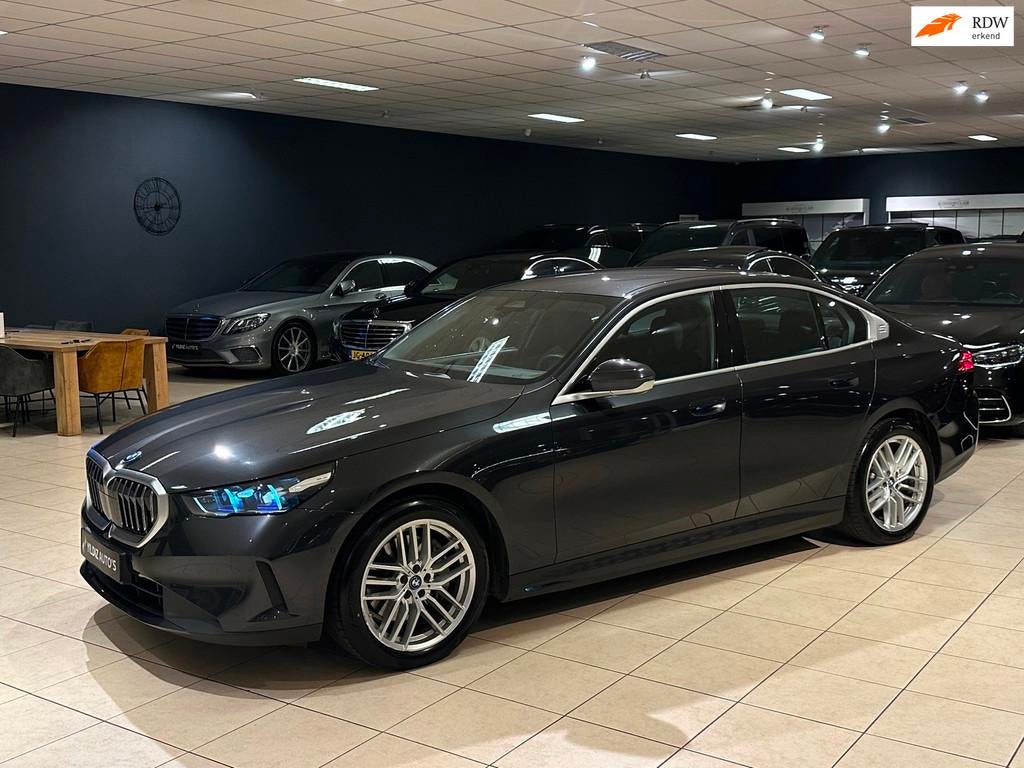 BMW I5 EDrive40 Business Edition|1Eig.|AMBIENT|LEDER|SOH97%|, Achterwielaandrijving, Gebruikt, Zwart, 340 pk