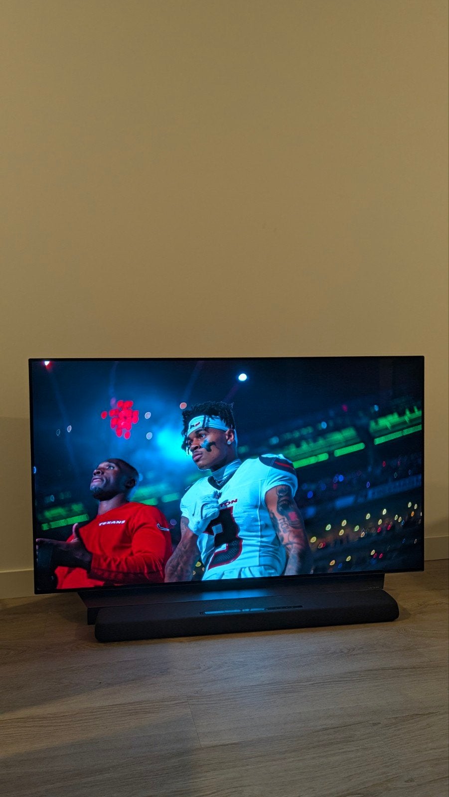 LG OLED 55C9PLA met handgemaakte houten tv-standaard