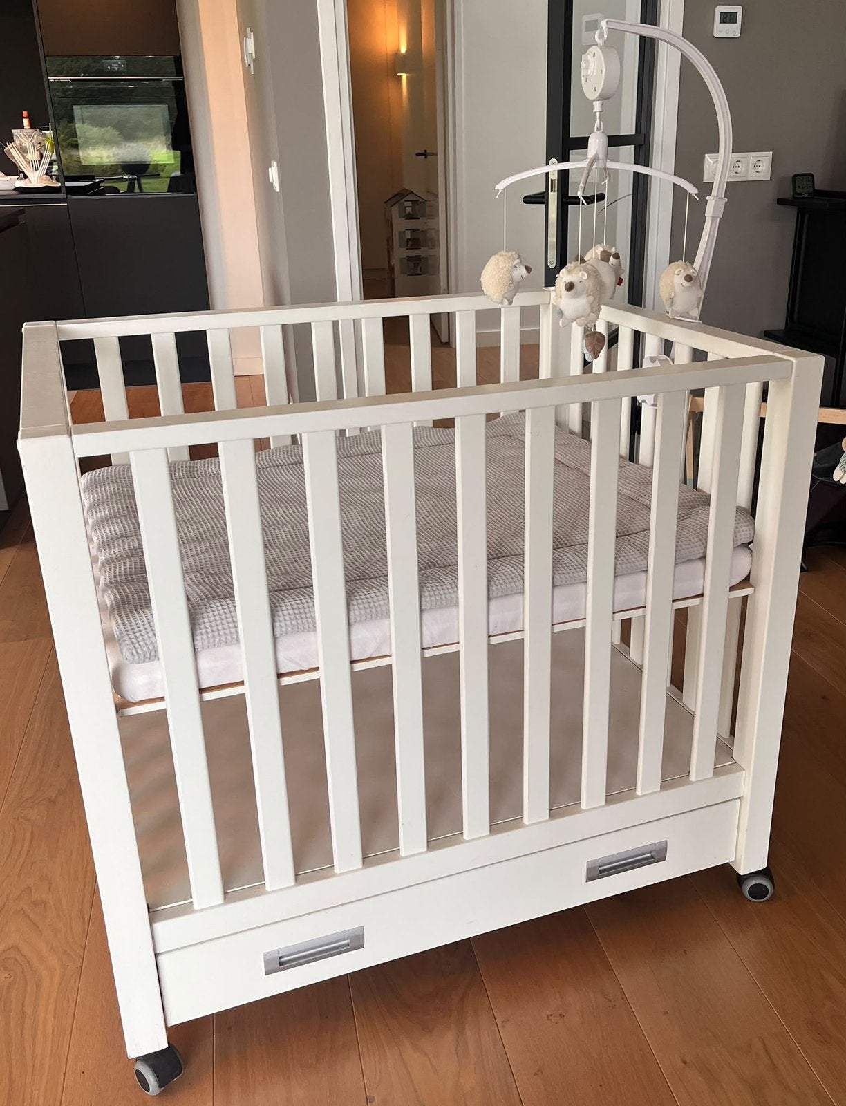 Complete witte TWF babybox Lieke, Kinderen en Baby's, Ophalen, Gebruikt, Vierkant, In hoogte verstelbaar
