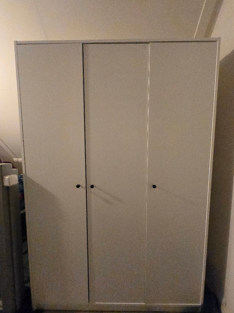 IKEA KLEPPSTAD Kledingkast 3-deurs – Wit, Ophalen, Met deur(en), Gebruikt, 100 tot 150 cm