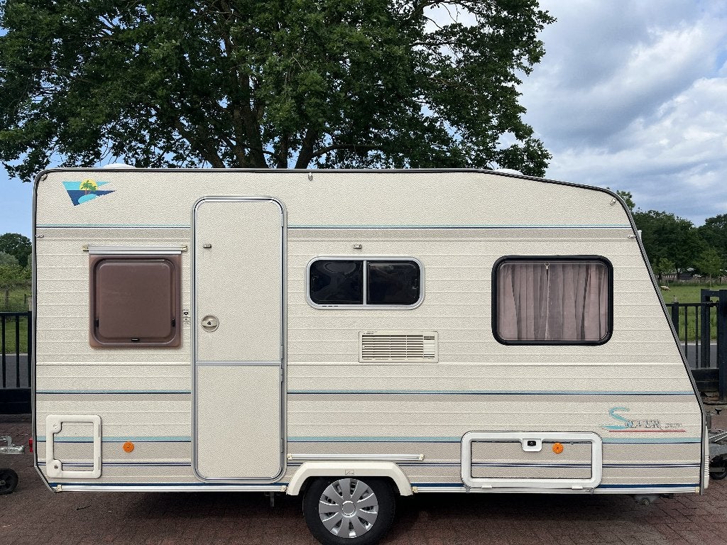 Lichtgewicht Caravelair Silver 395 T vierpersoons, Caravans en Kamperen, Caravans, Bedrijf, Treinzit, Dwarsbed, 500 - 750 kg