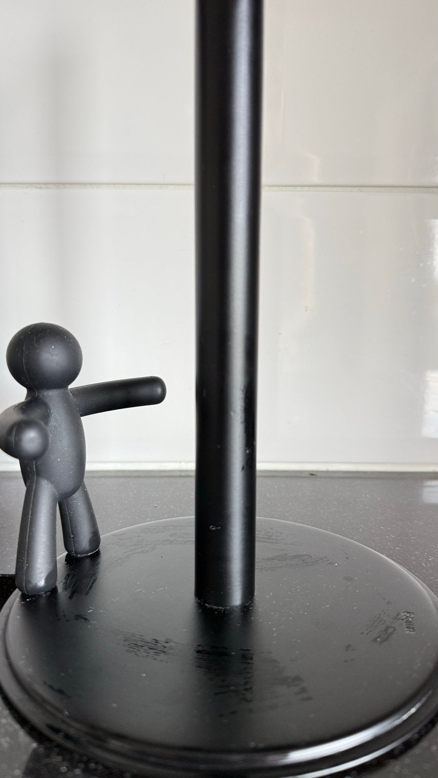 Zwarte keukenrolhouder met mannetje / UMBRA keukenrolhouder, Ophalen, Zwart, Metaal, Overige typen