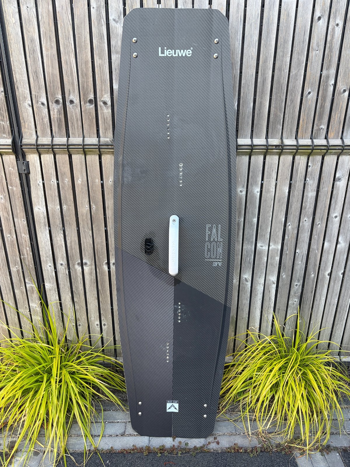 Lieuwe Falcon 139x41 kiteboard (evt met pads), Gebruikt, Twintip, Kiteboard, Ophalen of Verzenden
