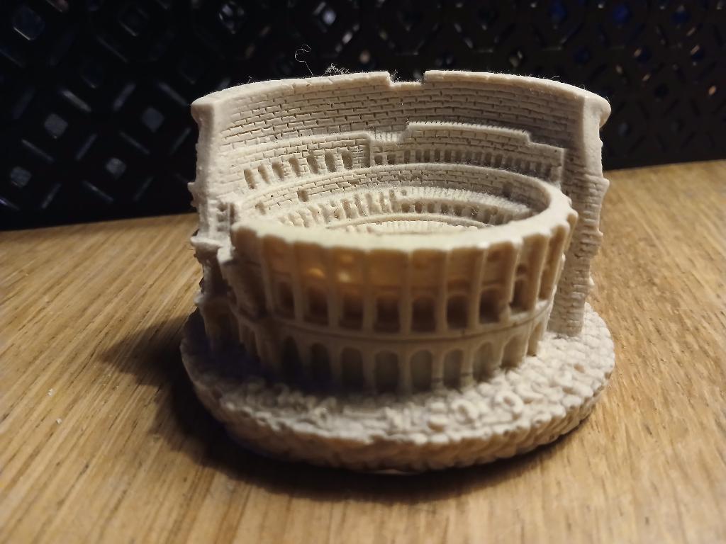 Colosseum beeldje, Verzamelen, Beelden en Beeldjes, Ophalen of Verzenden, Zo goed als nieuw, Overige typen