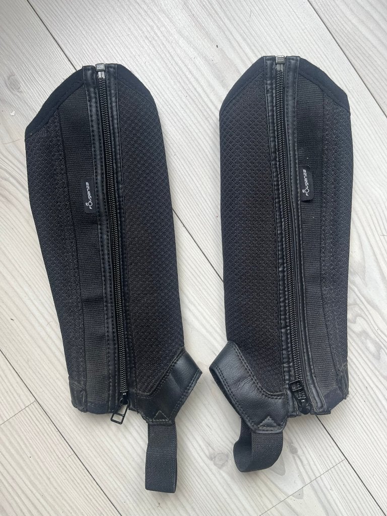 Decathlon Chaps voor jodhpurs - maat 6J, Ophalen of Verzenden, Zo goed als nieuw, Zwart, Schoeisel