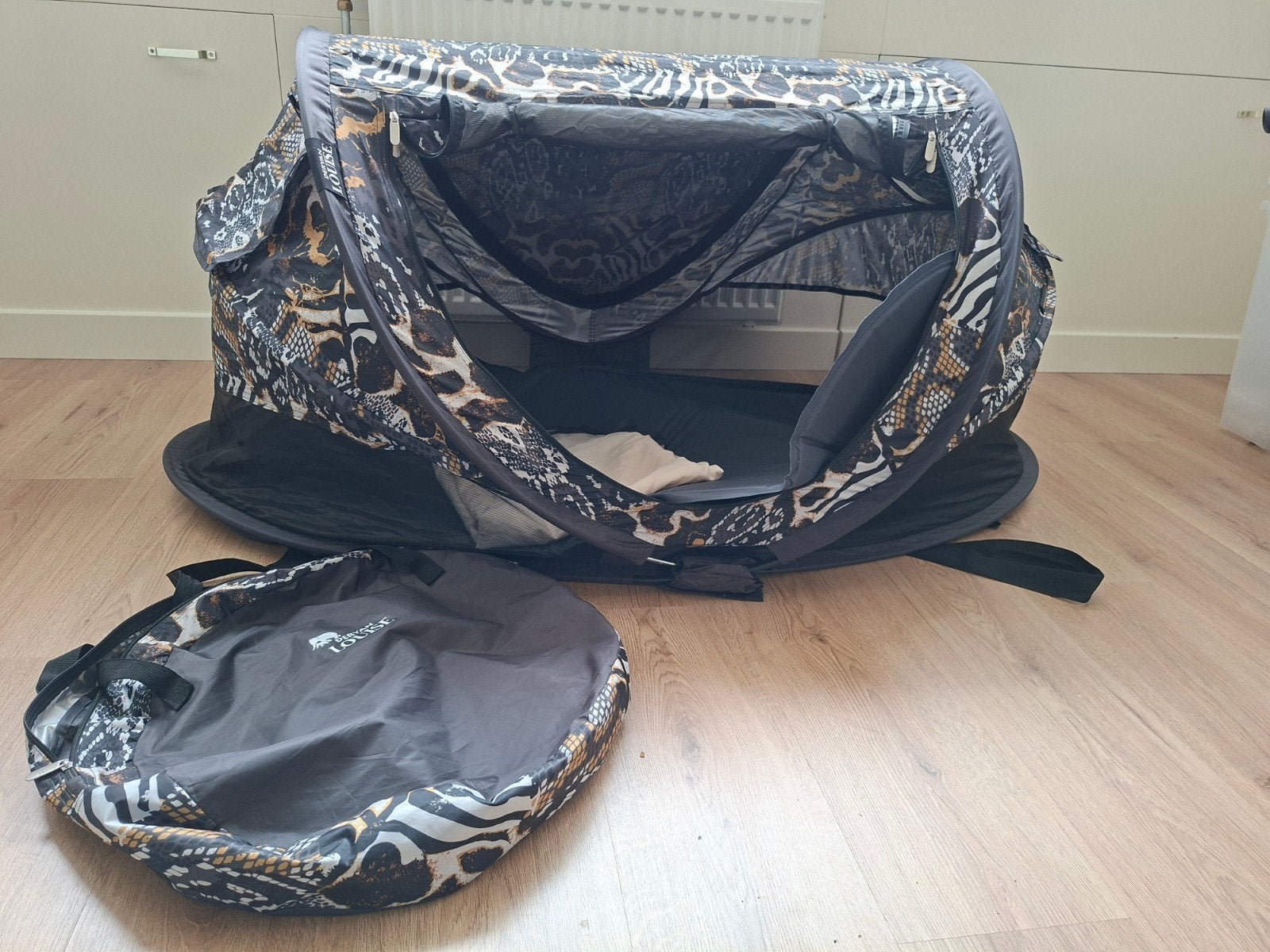 Deryan Travel Cot Peuter Luxe - Luipaardprint, Kinderen en Baby's, Babywiegjes en Ledikanten, Ophalen, Gebruikt, Reisbedje