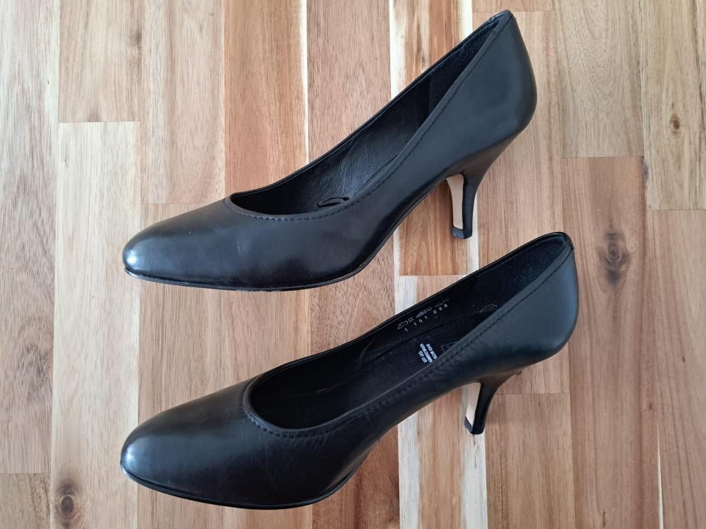 Zwarte leren pumps, Kleding | Dames, Schoenen, Zo goed als nieuw, Pumps, Zwart, Ophalen of Verzenden