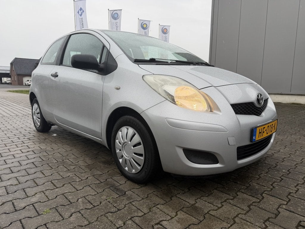 Toyota Yaris 1.0 VVTi APK: Nieuw bij aflevering (bj 2010), Auto's, 532 kg, 750 kg, 965 kg, Elektrische ramen