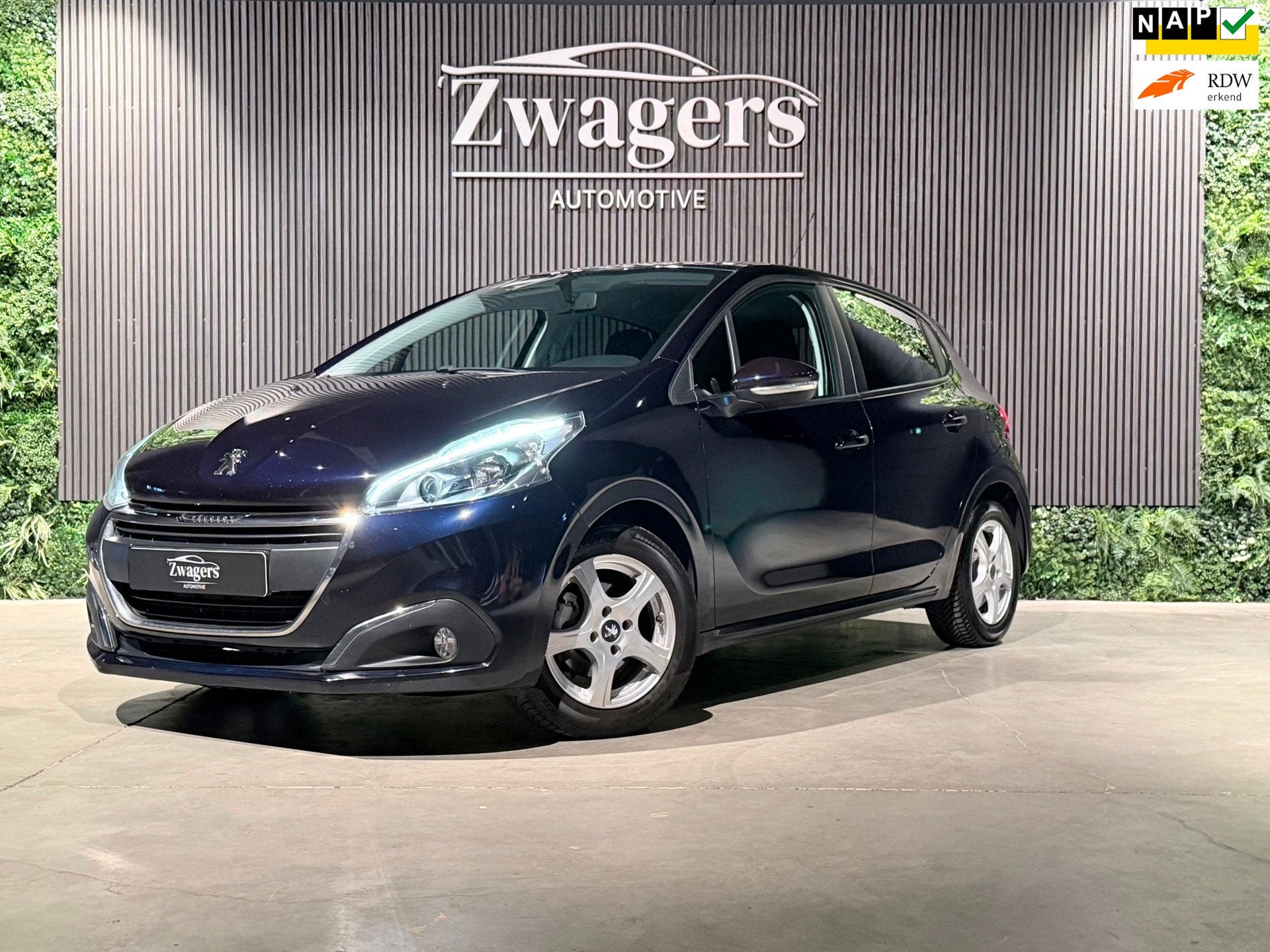 Peugeot 208 1.2 PureTech Blue Lion | Carplay | Airco | Garan, Voorwielaandrijving, Stof, Gebruikt, 1199 cc