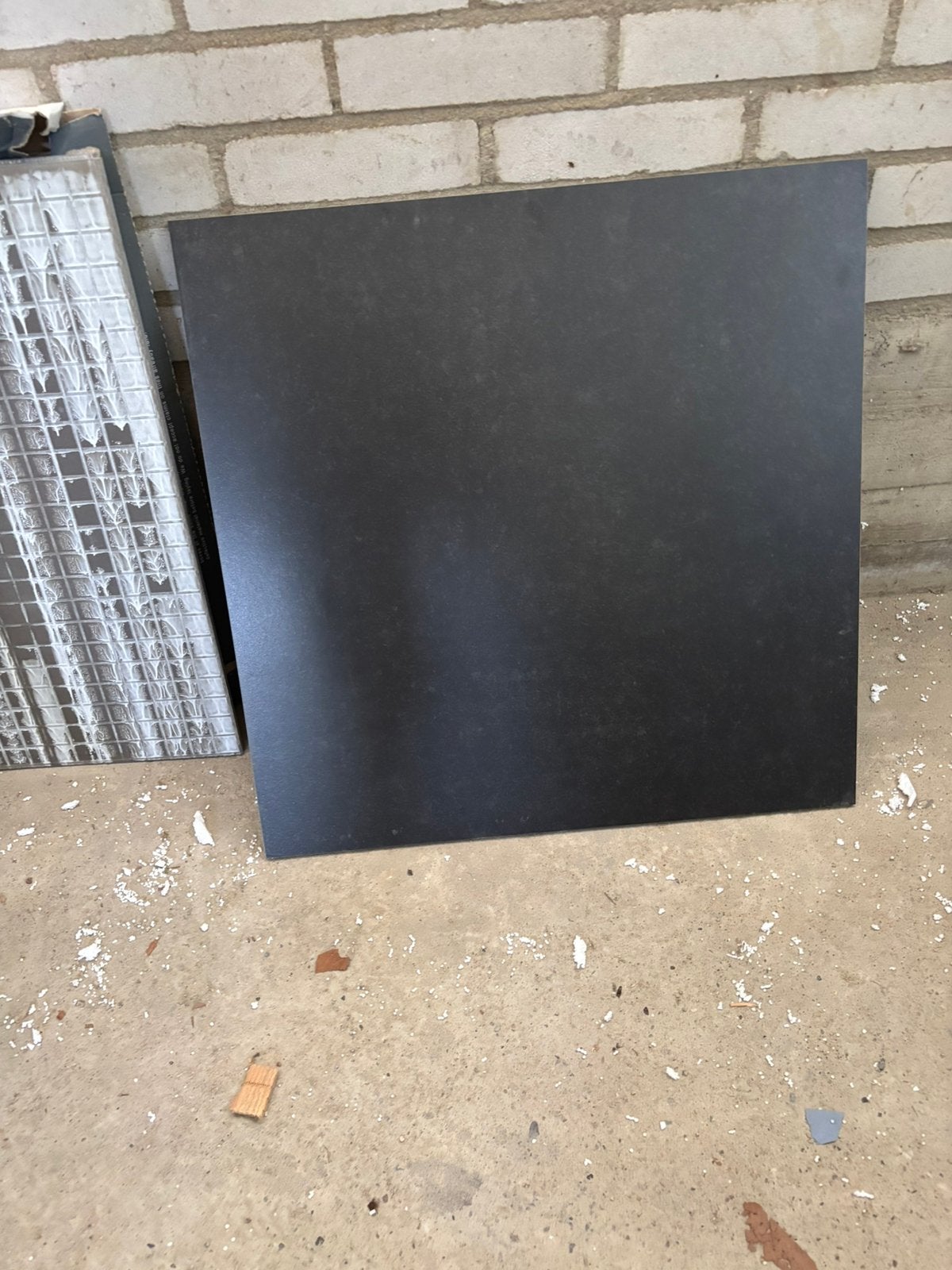 GRATIS 3 vloertegels 60x60cm antraciet tegen zwart aan., Ophalen, 60 cm of meer, Keramiek, Zo goed als nieuw