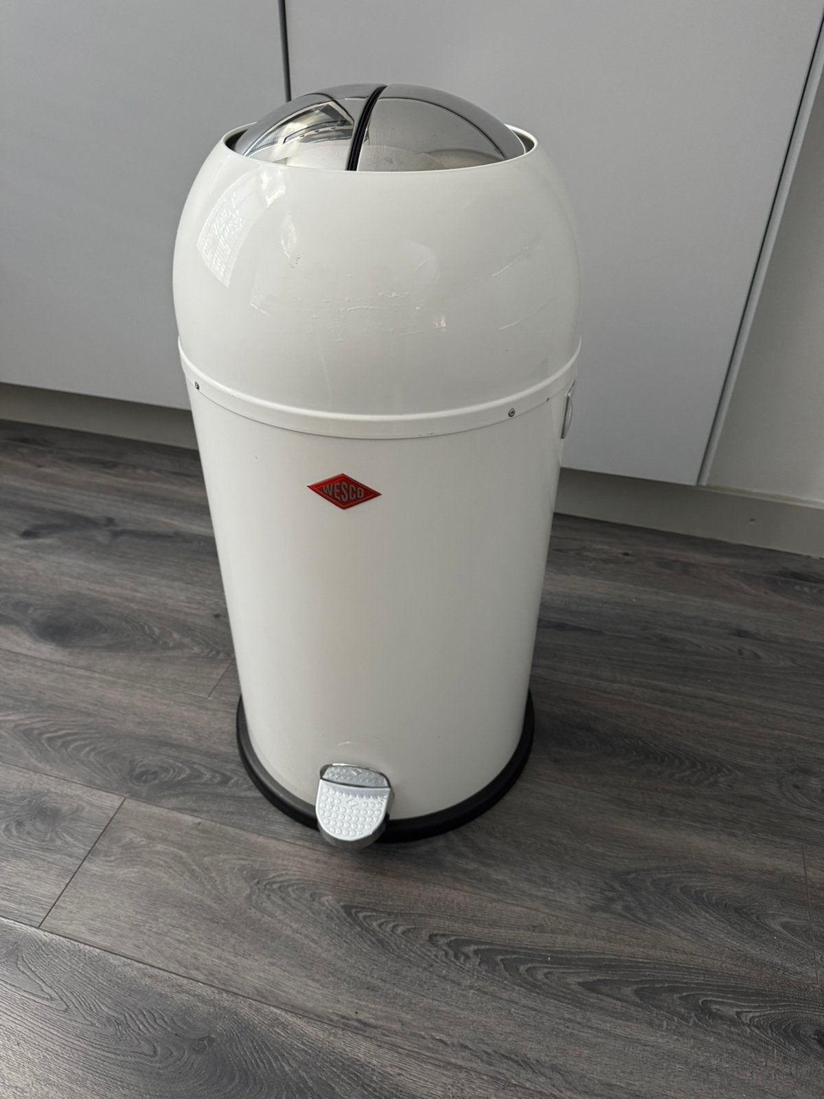 Wesco kickmaster wit, Ophalen, Gebruikt, Met pedaal, 40 liter of meer
