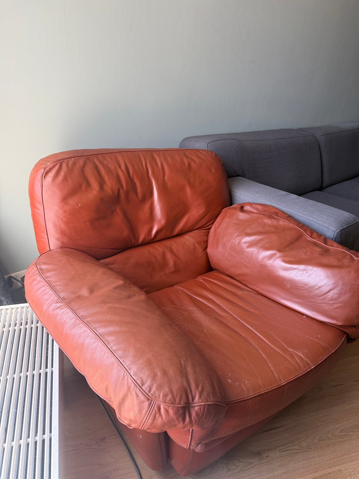 Single seater leather chair, Ophalen, Eenpersoons, 75 tot 100 cm, Zo goed als nieuw
