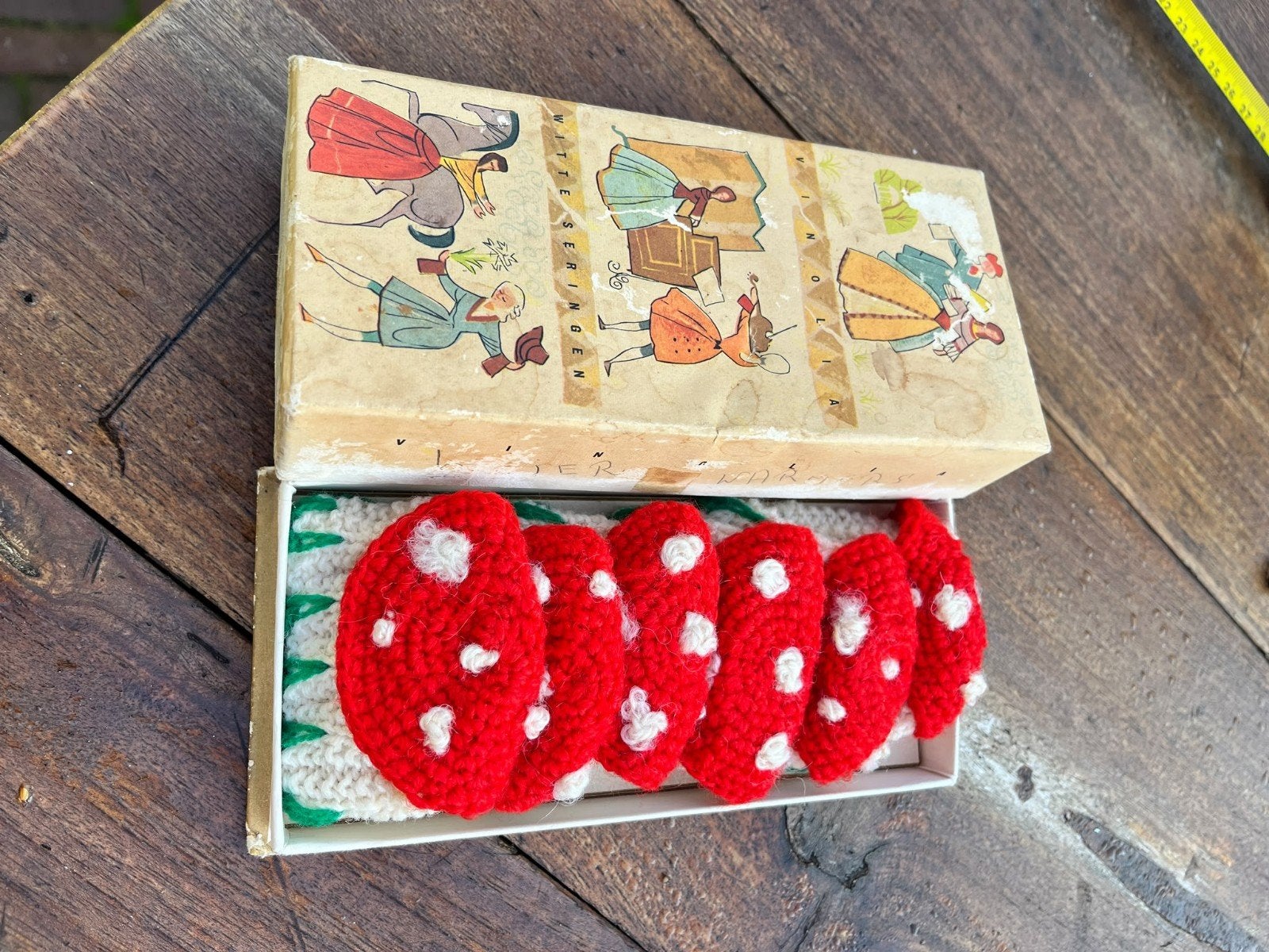 Gehaakte paddenstoelen in vintage doosje, Antiek en Kunst, Ophalen of Verzenden