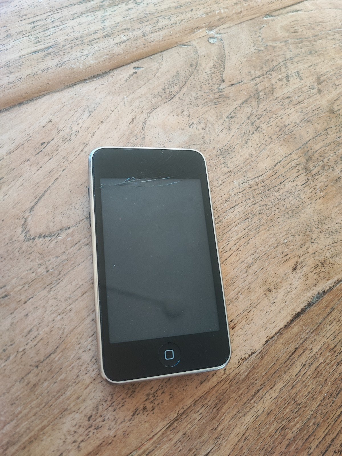iPod Touch 16GB - Gebruikt met barst in scherm, Touch, Ophalen of Verzenden, Niet werkend, Zilver