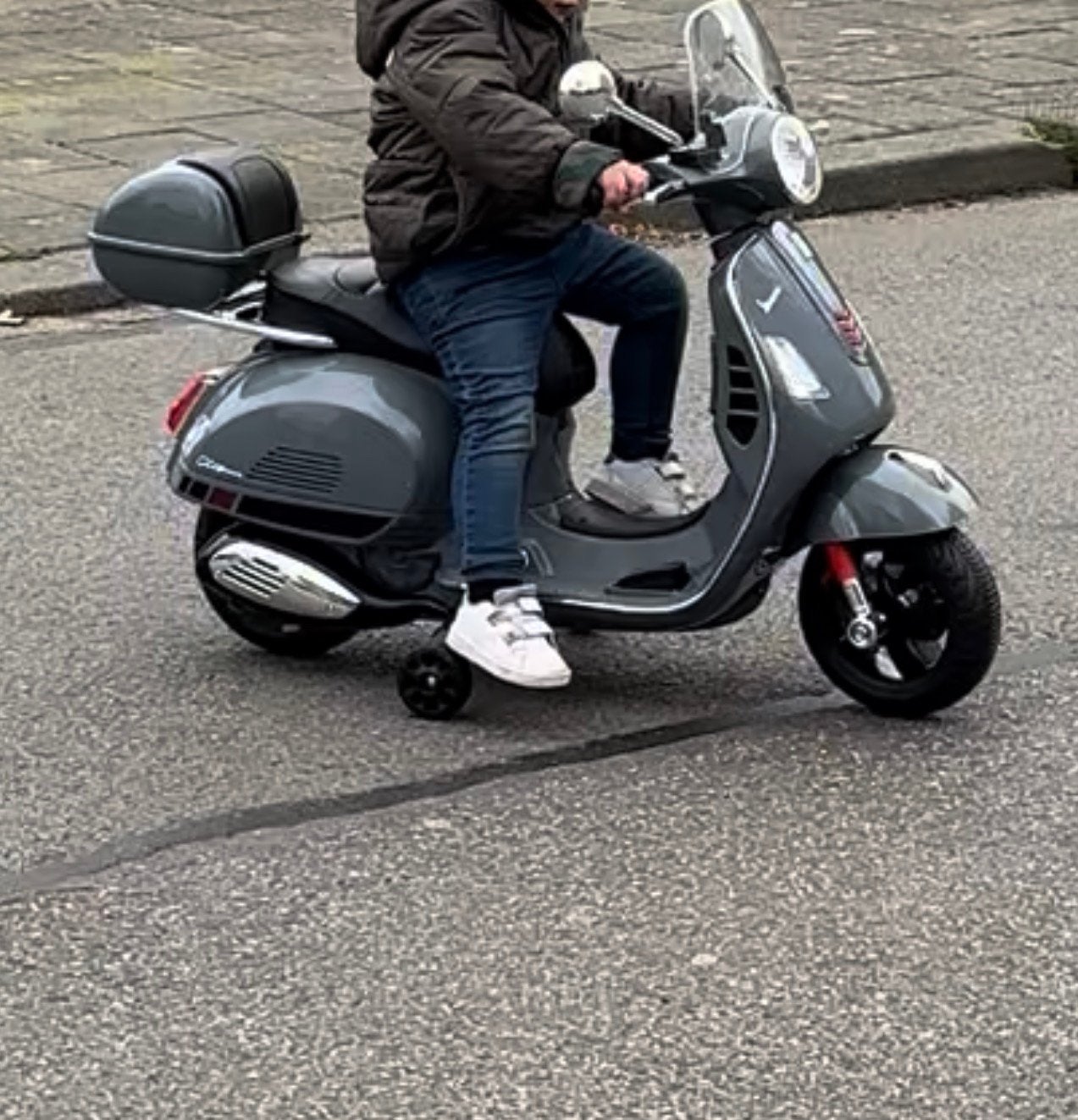 Vespa kinderscooter zgan, Kinderen en Baby's, Ophalen, Zo goed als nieuw