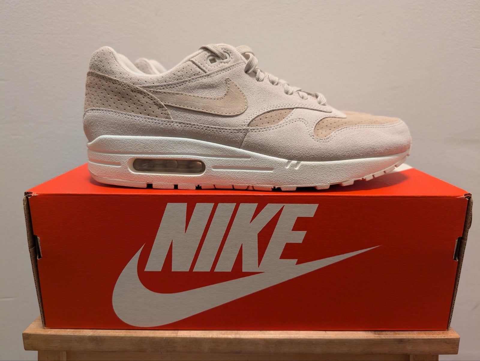 Nike Air Max 1 Desert Sand Suède 43, Nike air max, Overige kleuren, Ophalen of Verzenden, Sneakers of Gympen
