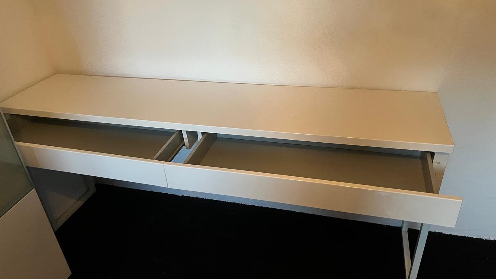 prachtige sidetable hoogglans, 100 tot 150 cm, Ophalen of Verzenden, Zo goed als nieuw, 25 tot 50 cm