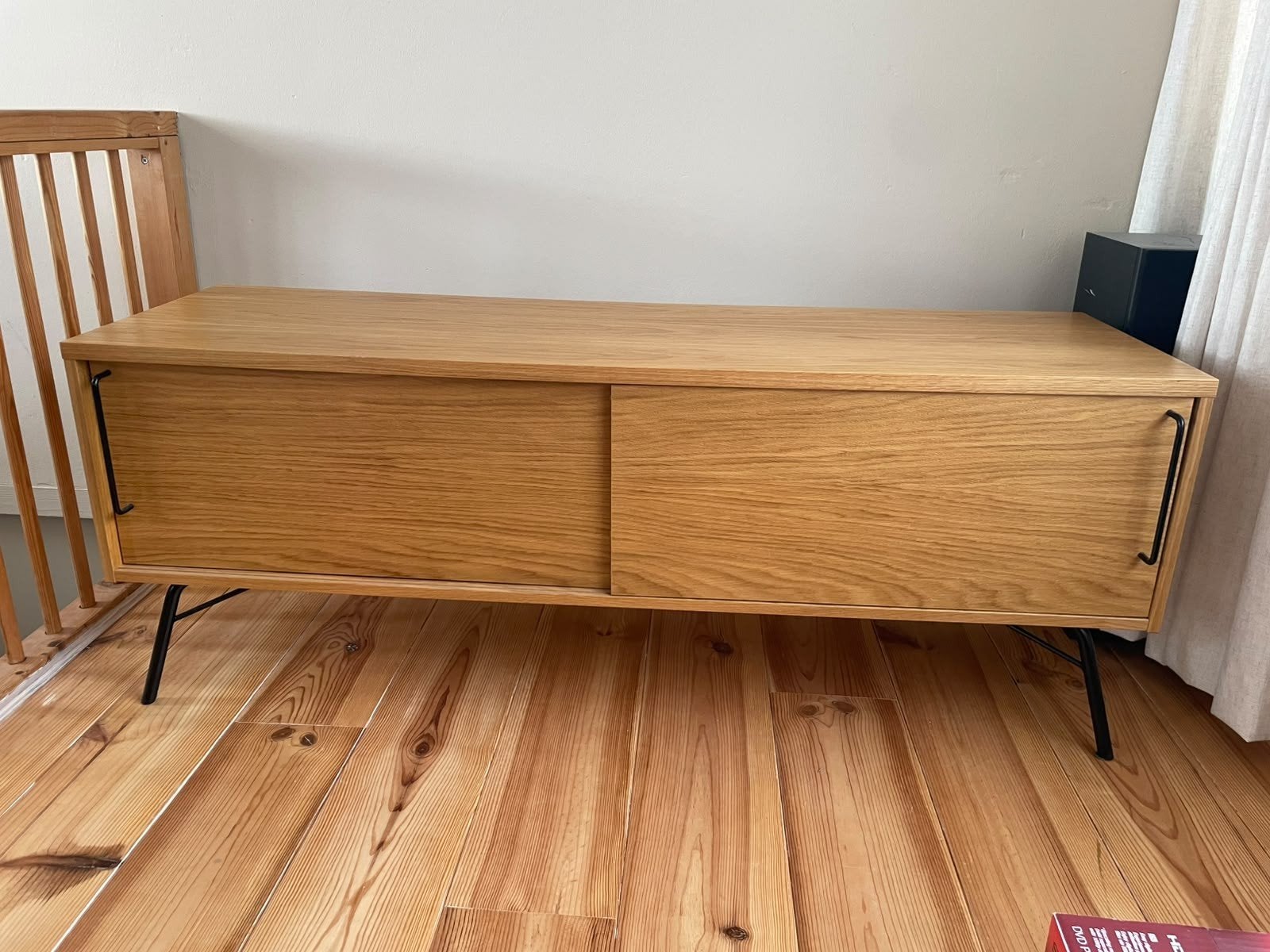 Houten TV-meubel met schuifdeuren, Huis en Inrichting, Ophalen, 100 tot 150 cm, Zo goed als nieuw, Minder dan 100 cm