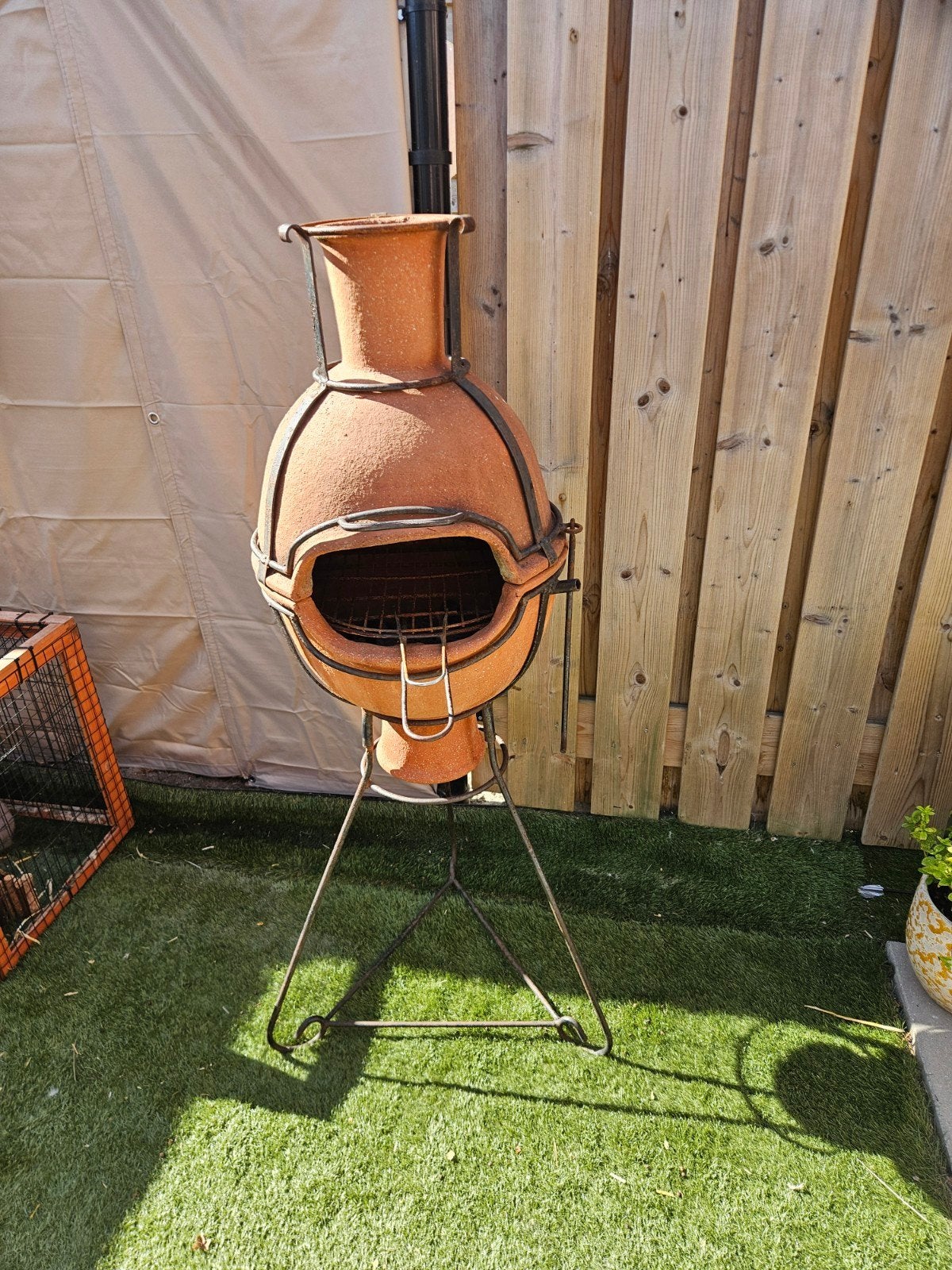 Zware stenen BBQ op voet, Tuin en Terras, Houtskoolbarbecues, Ophalen, Gebruikt, Onbekend