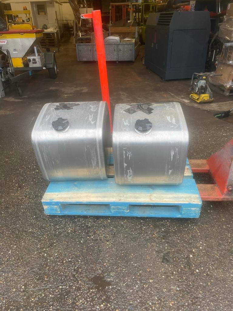 Nieuwe Volvo brandstoftanks  €150 pst, Auto-onderdelen, Ophalen, Nieuw, Volvo, Volvo