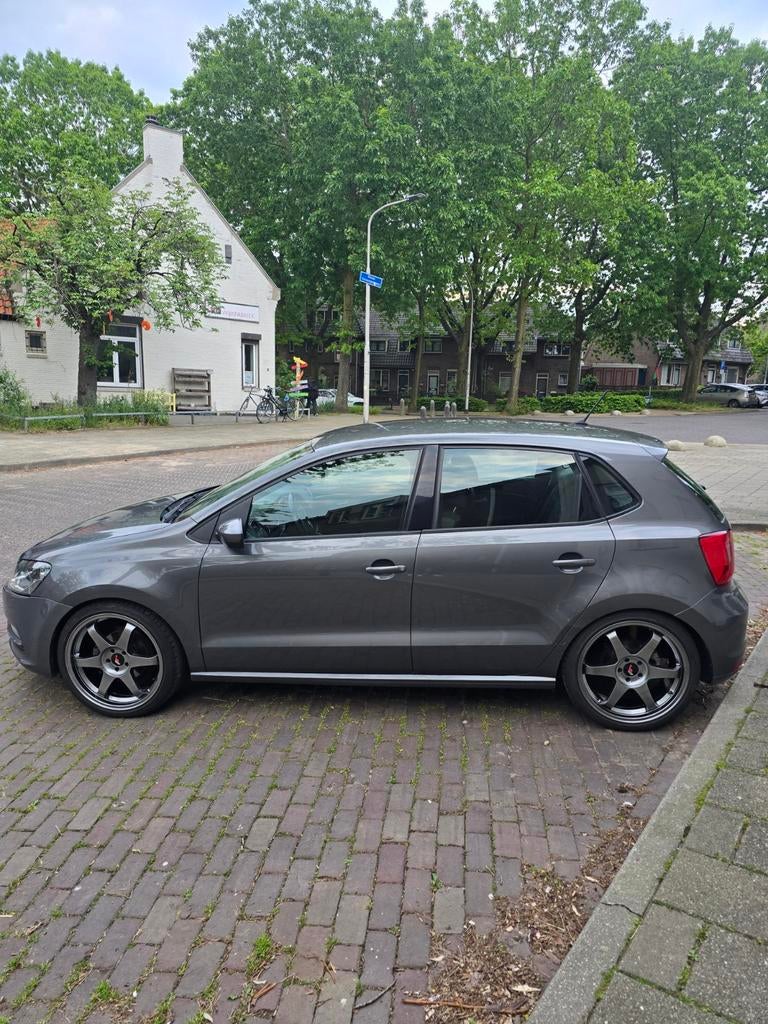 Volkswagen Polo 1.2 TSI 66KW 2014 Grijs, Auto's, Stof, 40 €/maand, 4 cilinders, Handgeschakeld