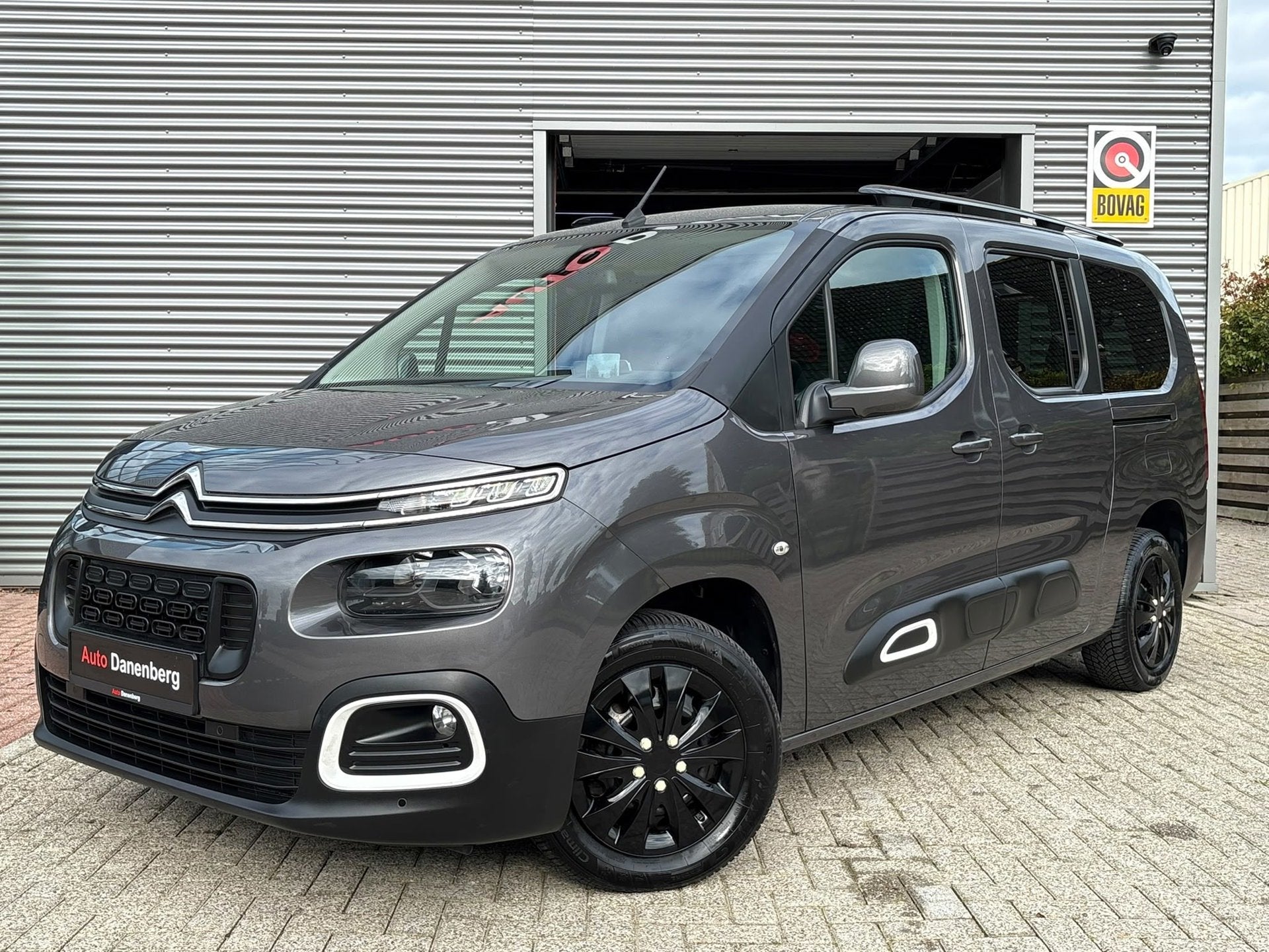 Citroen Berlingo XL 1.2 PureTech Shine AUTOMAAT, GARANTIE,, Dealer onderhouden, Stof, Zwart, Origineel Nederlands