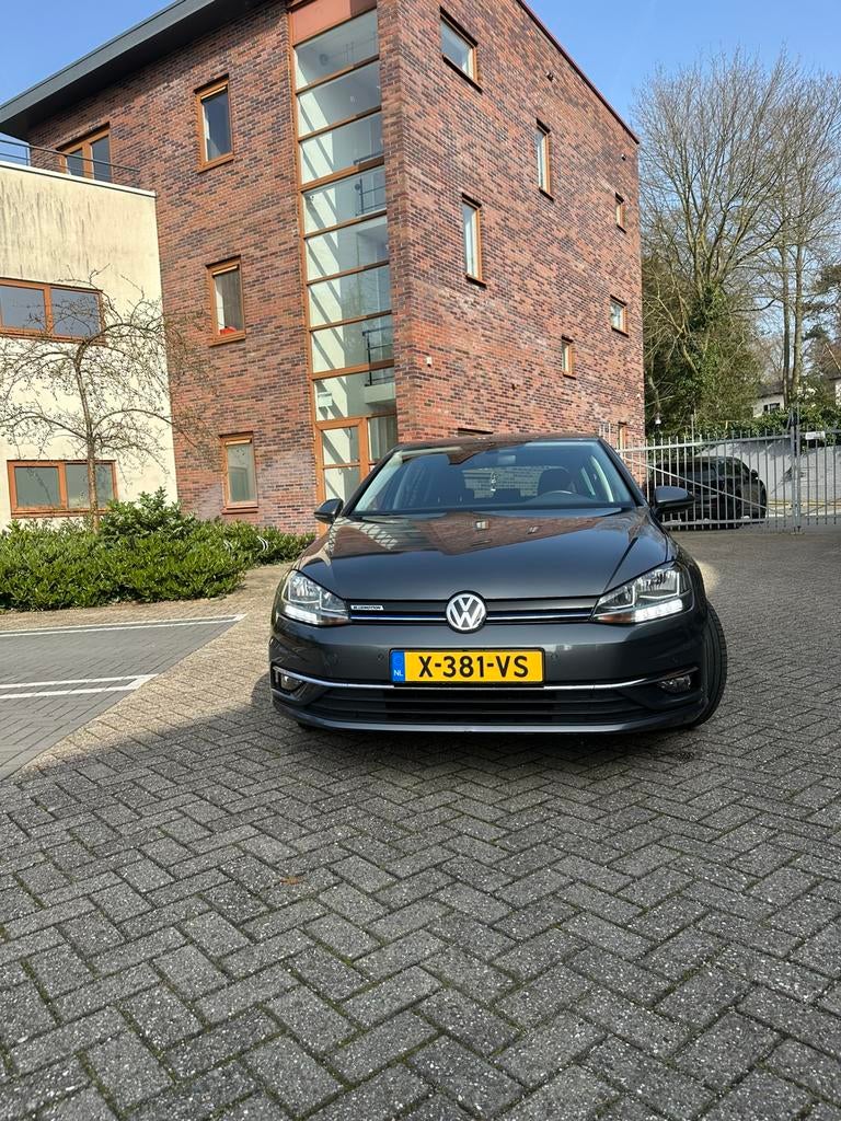Volkswagen Golf 1.5 TSI 130pk Bluemotion 2019 automaat Grijs, Auto's, Volkswagen, Particulier, Golf, Benzine, Hatchback, Automaat