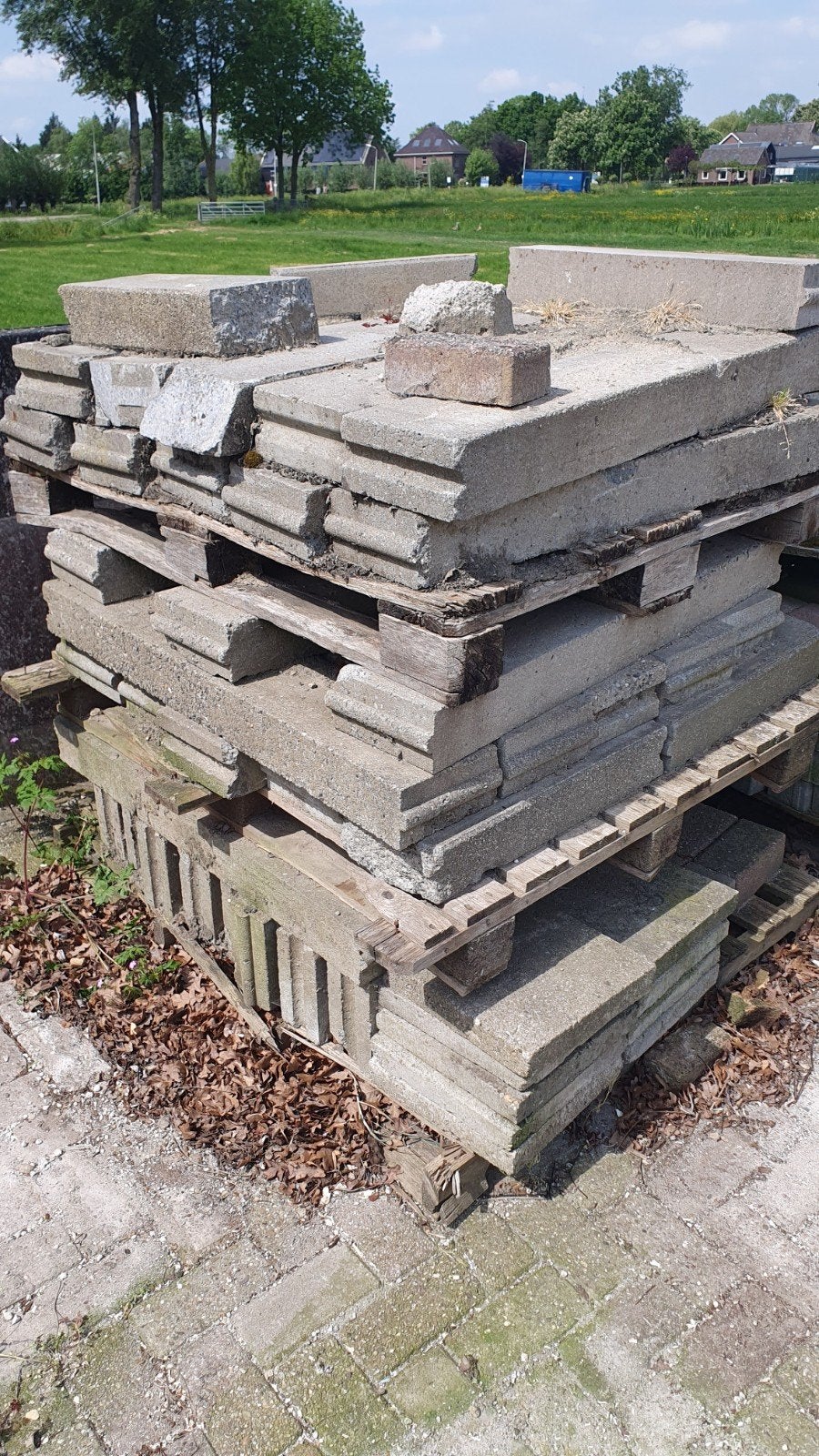 Betonbanden opsluitbanden, Minder dan 3 m³, Ophalen of Verzenden