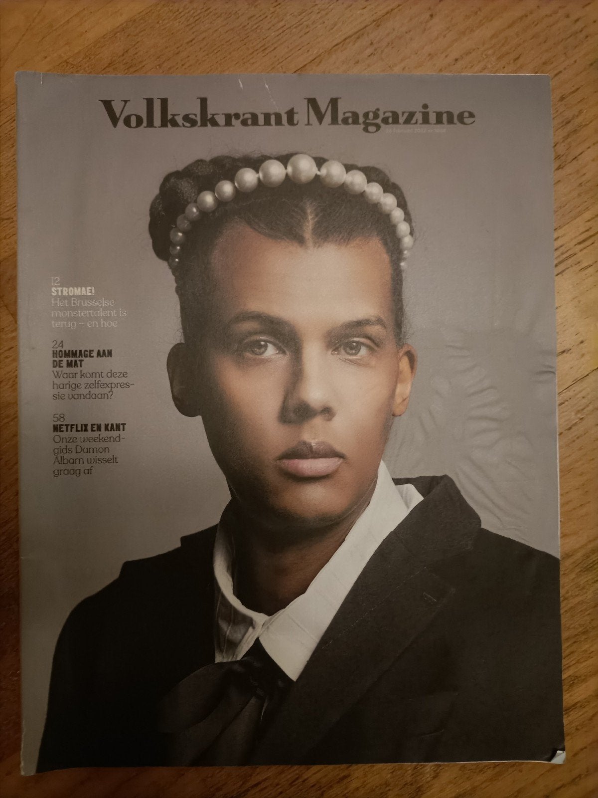 Volkskrant Magazine met Stromae op de cover., Boeken, Tijdschriften en Kranten, Ophalen of Verzenden, Zo goed als nieuw, Overige typen