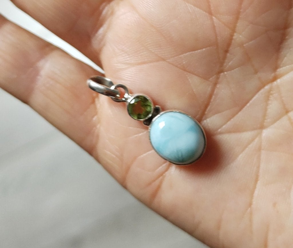 925 zilveren hanger met natuurlijke Larimar, Peridot stenen, O.T., Blauw, Nieuw, Ophalen of Verzenden