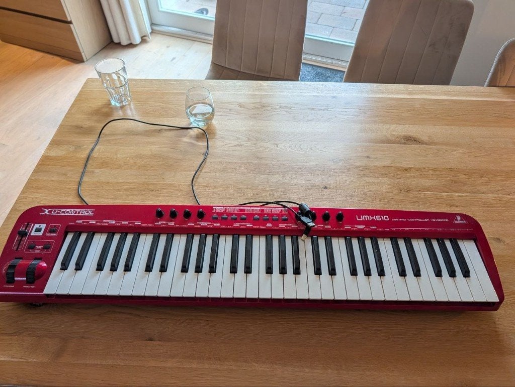 Umx610 midi keyboard, Muziek en Instrumenten, Ophalen, Gebruikt