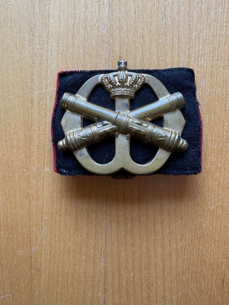 Nederlands baretembleem van Artillerie, gekruiste kanonnen, Ophalen of Verzenden, Landmacht, Nederland, Embleem of Badge