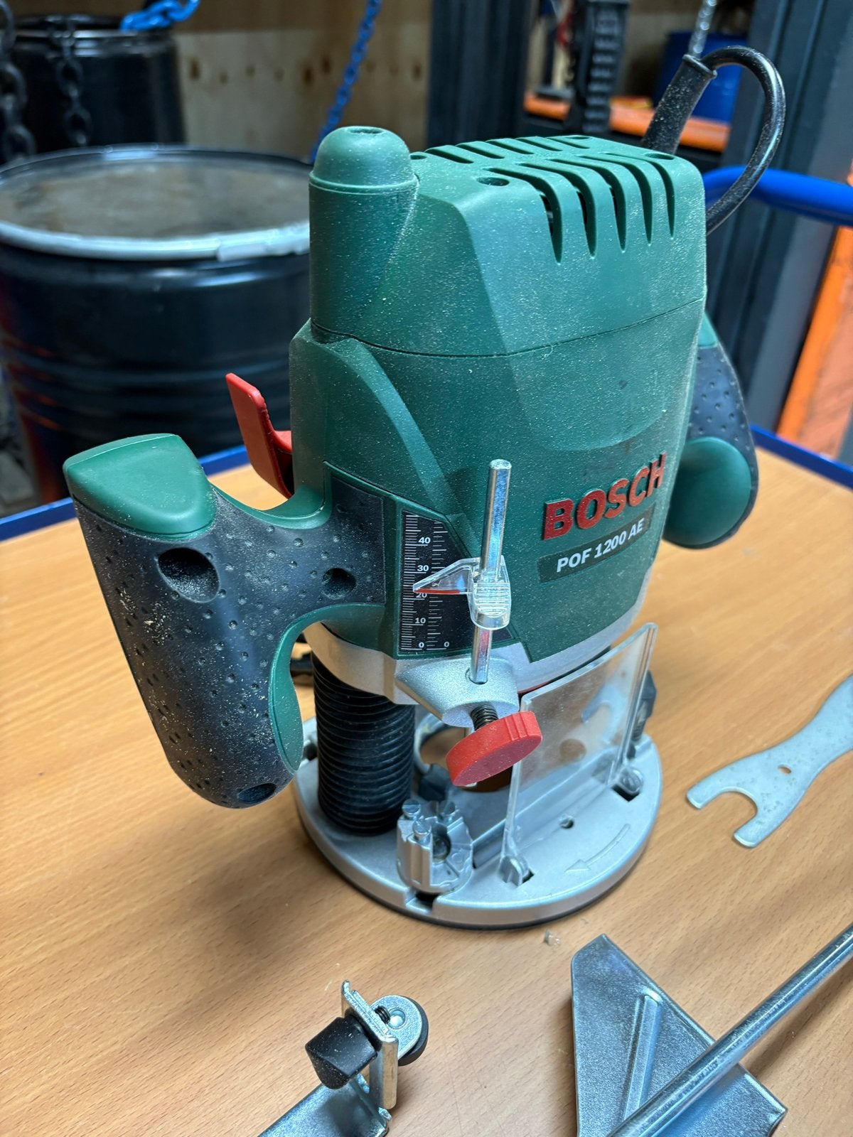 Bosch POF 1200 AE Bovenfrees - Zo goed als nieuw, Ophalen, Zo goed als nieuw, Elektrisch, Bovenfrees