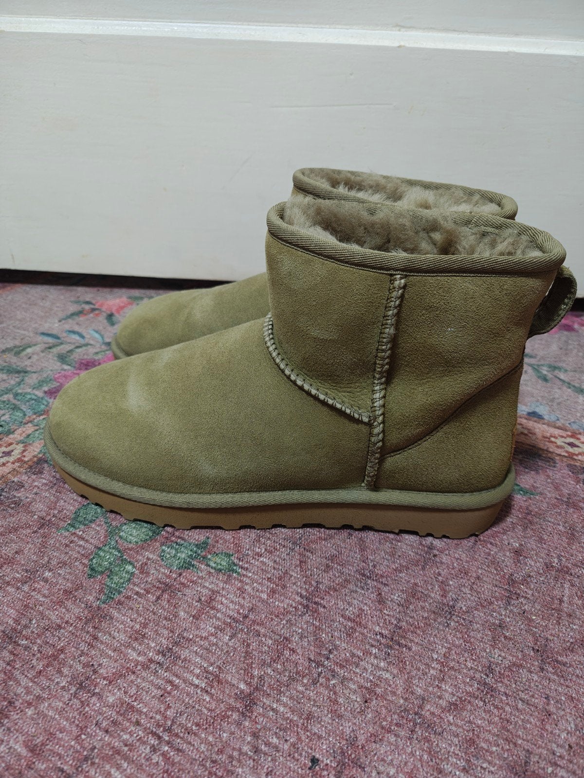 Mooie UGG Classic Mini, UGG, Lage of Enkellaarzen, Ophalen of Verzenden, Zo goed als nieuw