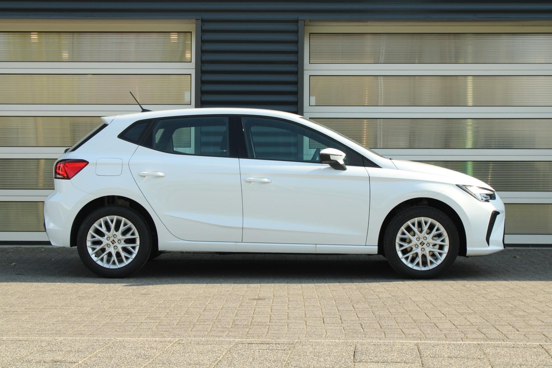 SEAT Ibiza 1.0 EcoTSI 95pk Style | Apple Carplay/Android Aut, Voorwielaandrijving, 12 maanden, Stof, 95 pk