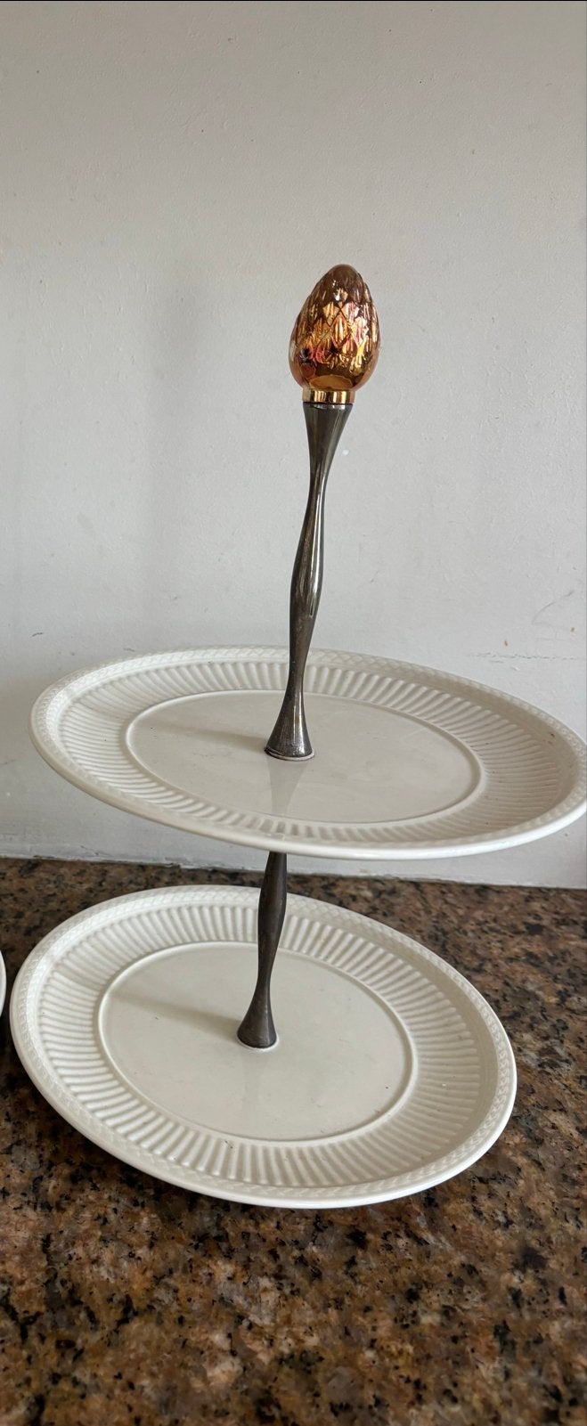 Wedgwood Etagère - 2-laags - Zo goed als nieuw, Klassiek, Overige typen, Ophalen of Verzenden, Zo goed als nieuw