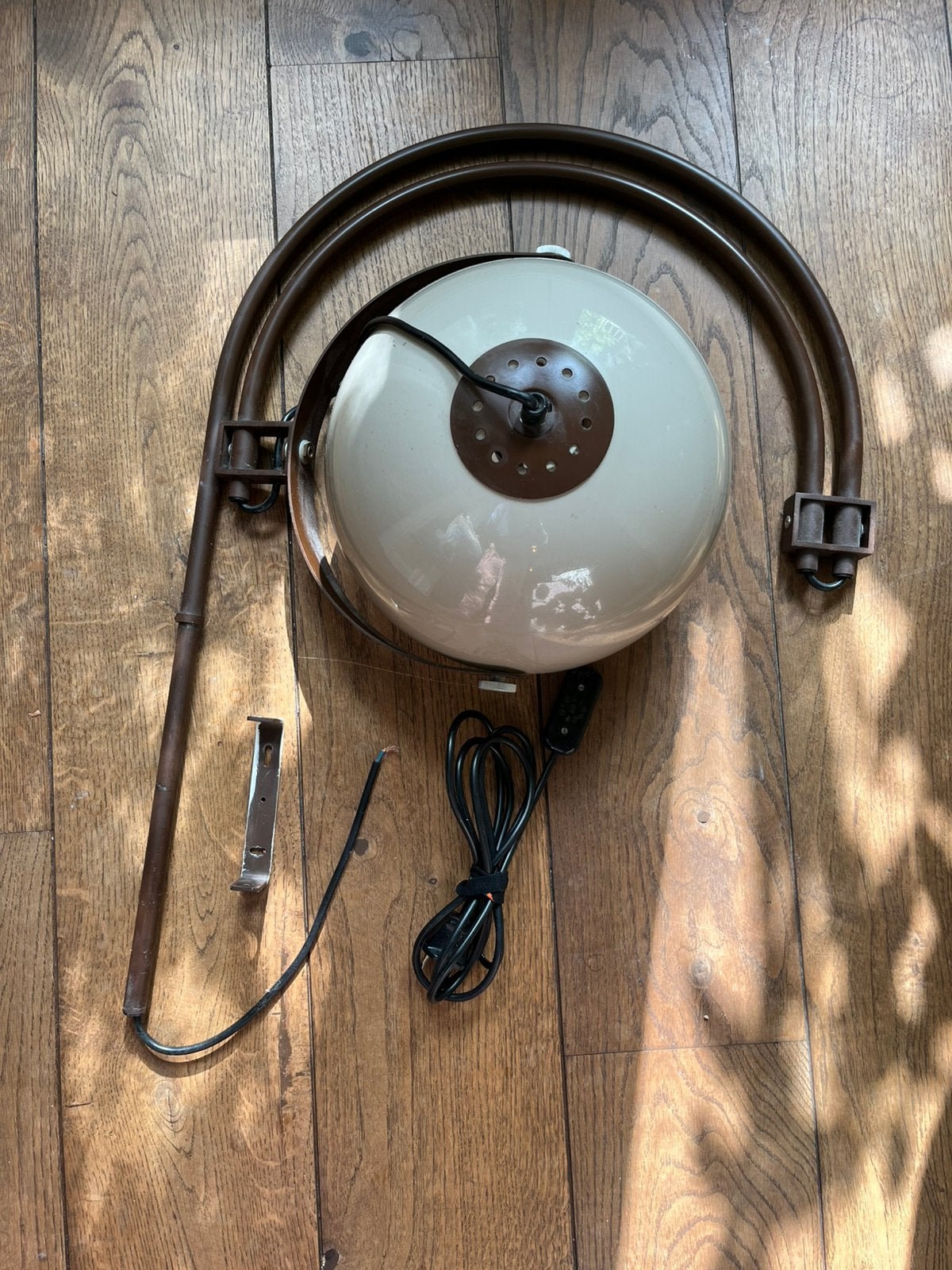 Mid-century ball wall lamp, Ophalen, Gebruikt, Wandspot, Bruin