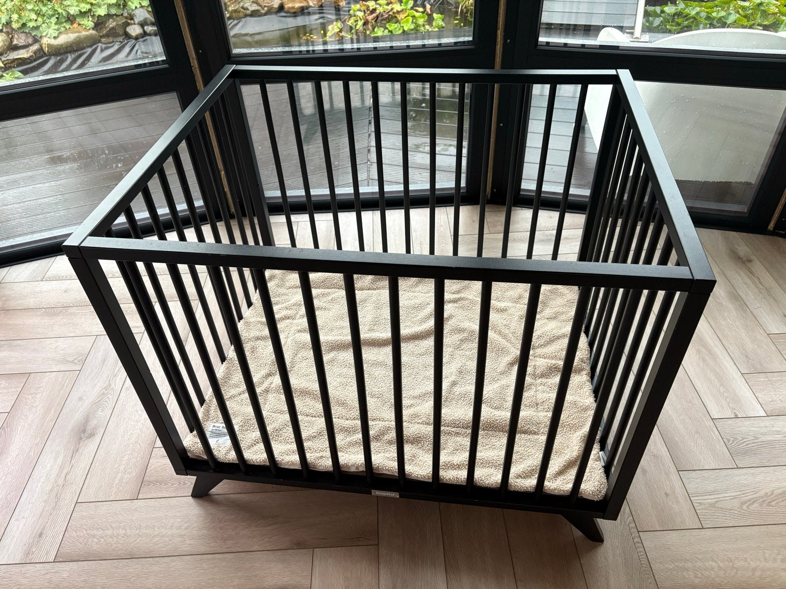 Bopita box inclusief Bear Hug boxkleed - Zwart, Kinderen en Baby's, Boxen, Ophalen, Gebruikt, Vierkant, In hoogte verstelbaar